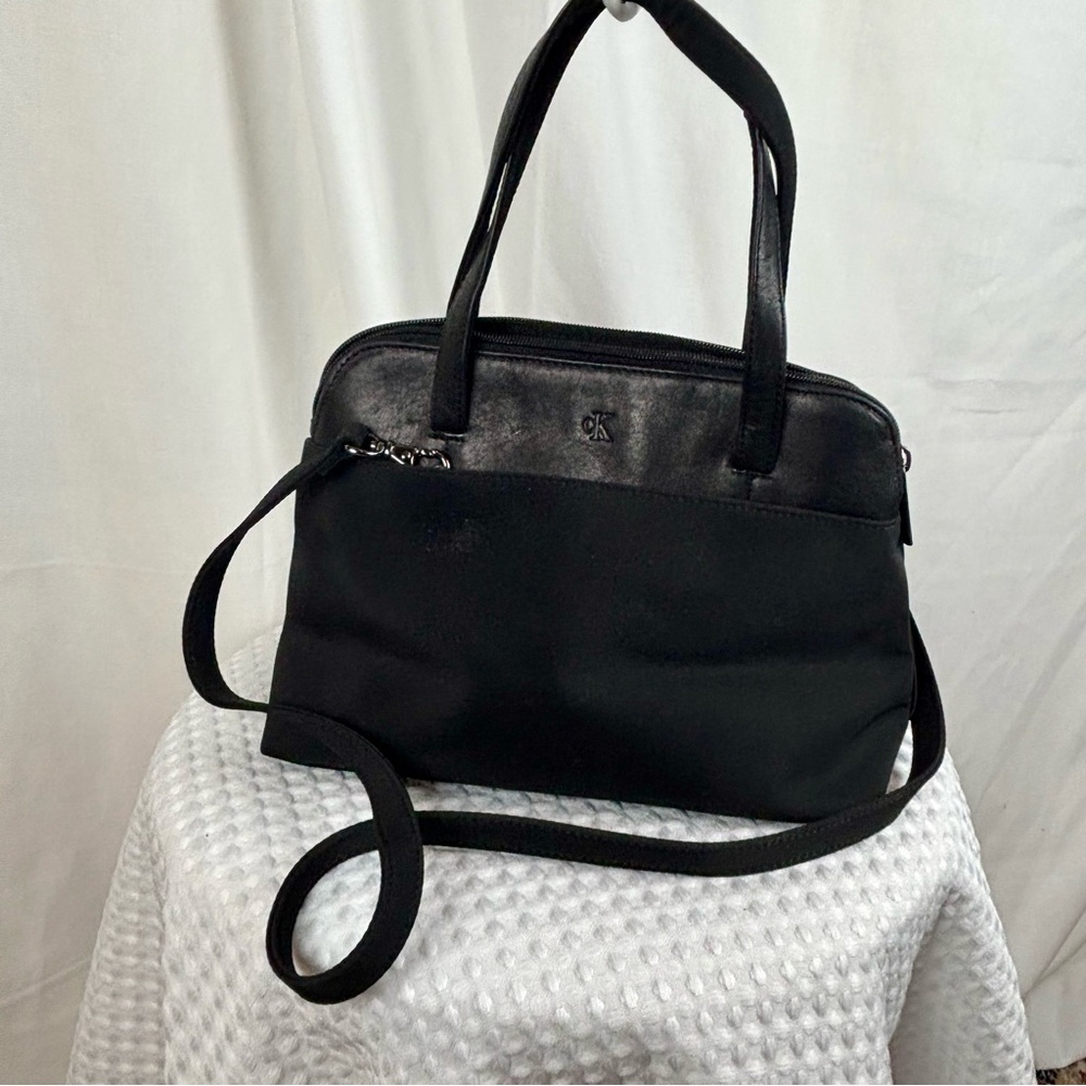Calvin Klein Black‎ 3 Pocket Handbag with Shoulder Strap and Dustbag - Picture 3 of 11